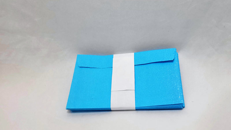 <span style='position: fixed;top: 500px;left: calc( 550px + (100vw - 600px)/2);'></span>
<table width='100%' border='0'>
  <tr>
    <td style='padding: 5px;width: 70%;background-color:#ec0d0d;vertical-align: middle;font-size:35px;height: 102px;border-radius: 20px;'>Wise Choice Envelopes Banded 90mmX 152mm 20pcs</td>
    <td class='watch' align='center' style='position: fixed; background-image:url(assets/price.png);background-size: cover;
    font-size: 45px;
    top: 645px;
    left: calc( 460px + (100vw - 600px)/2);
    width: 245px;
    height: 200px;
    text-align: -webkit-center;
    vertical-align: middle;'><div style='padding-top: 90px;transform: rotate(7deg);'><span>10.00  R</span></div></td>    
  </tr>
</table>